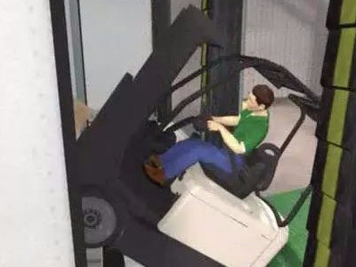 【科朗叉車安全意識(shí)】叉車傾翻或墜落裝卸平臺(tái)事故了怎么辦?