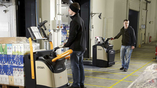 Crown-科朗冷庫專用叉車幫助中外運(yùn)普菲斯提升冷庫物流效率